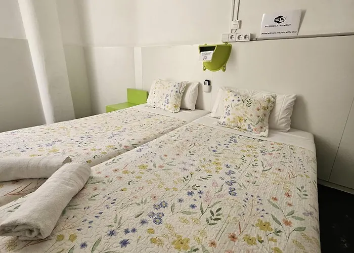 Central And Basic Universitat For Young Hostel Barcellona